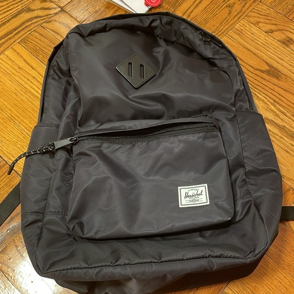 NWT Herschel Black Nylon Heritage Backpack 21.5L - Picture 2 of 16